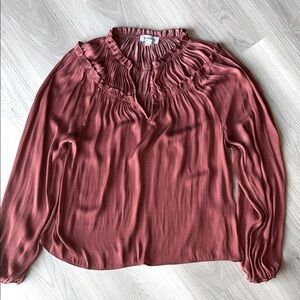 Evereve Women's Tally Satin Top XS Rust V-Neck Capsule Ruffle Feminine